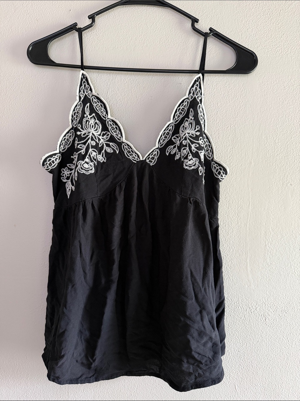 Love on a hanger embroidered tank size medium